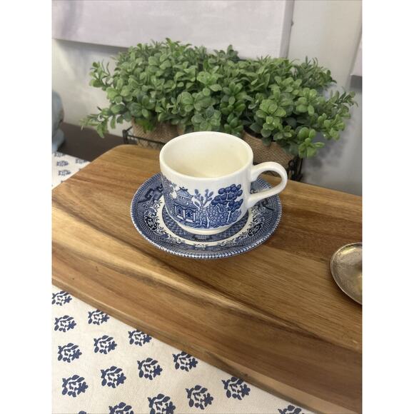 Churchill England Blue Willow Tea Cup and Saucer Vintage - Picture 2 of 6